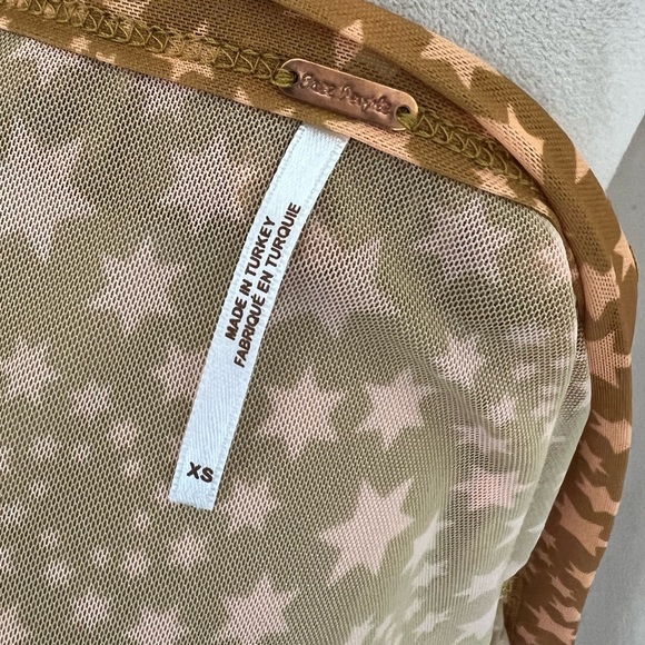 🧡⭐️FREE PEOPLE⭐️🧡 Tie Blouse with Star and Ruffle detailing - Picture 6 of 6